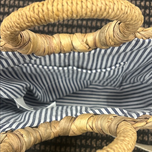 GAP Woven Straw Shoulder Bag with Cream Strap - Picture 3 of 3